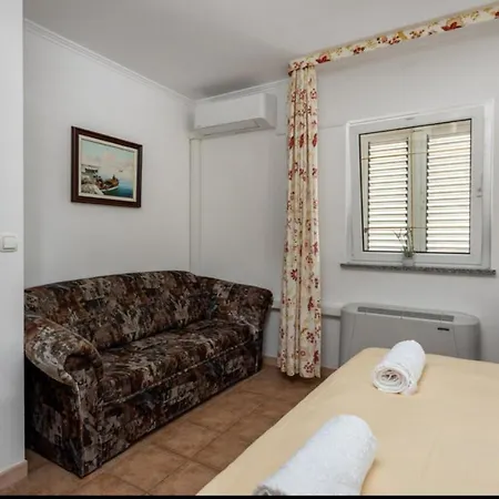 Ana Soba S Kupaonom 3* Selce