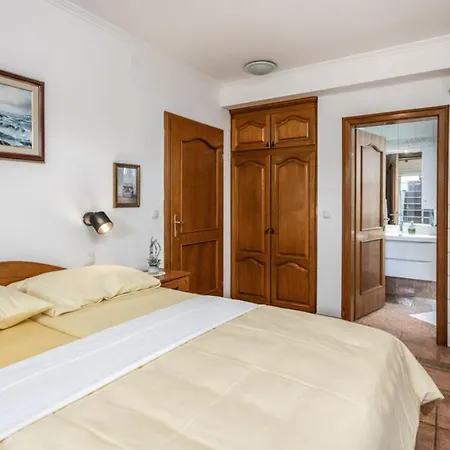 Ana Soba S Kupaonom Vendégház