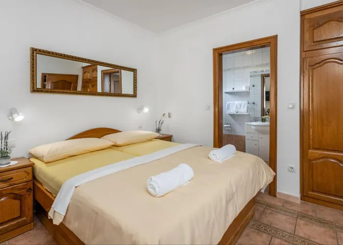 Ana Soba S Kupaonom 3*