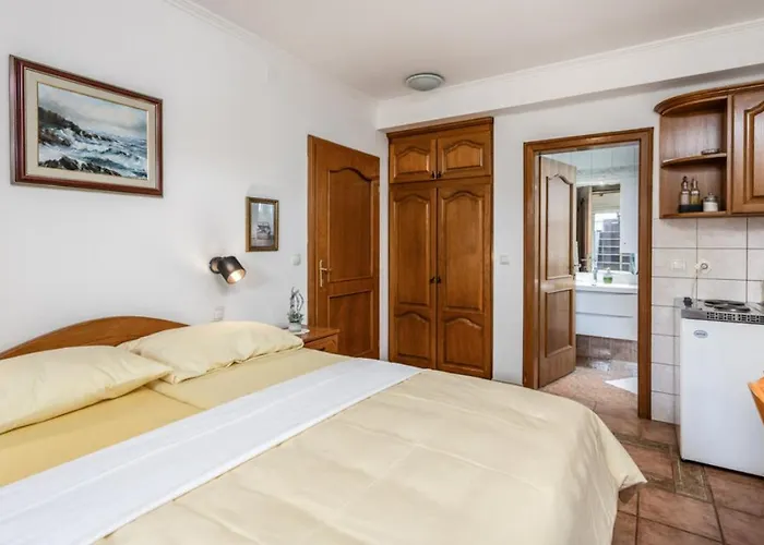 Ana Soba S Kupaonom Πανσιόν